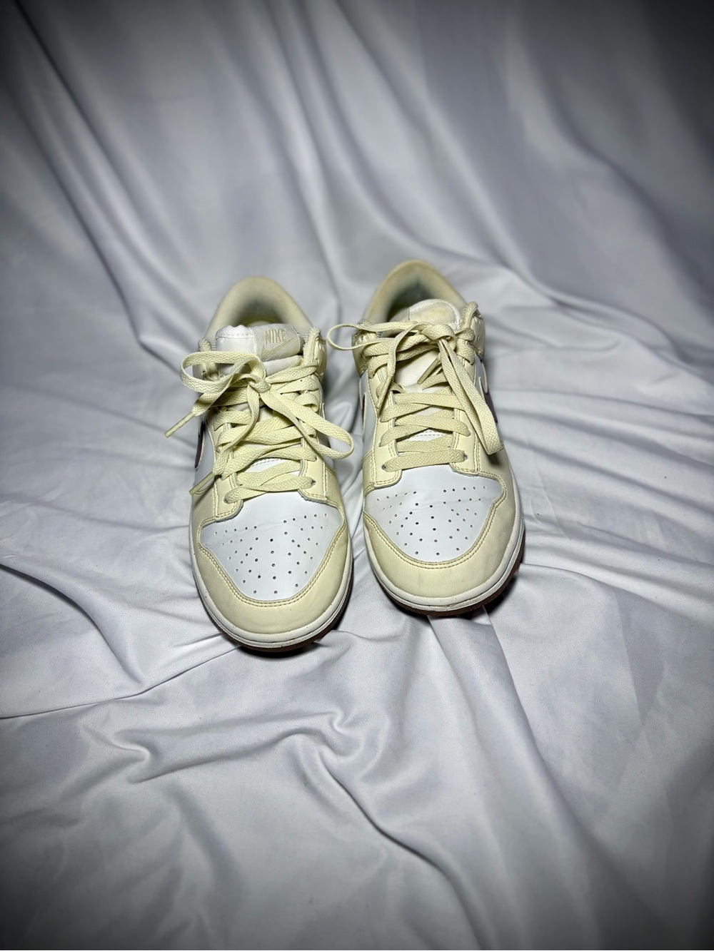 Nike Kids Low-Top Sneakers in Cream and White